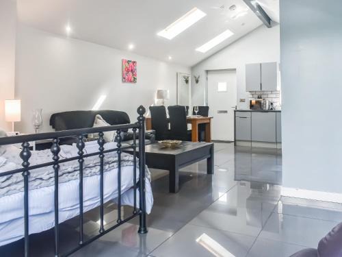 Hurst Green House | Madeline Cottage
