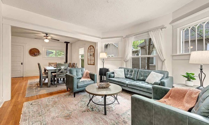 Siloam Springs House | Madison Manor Summary
