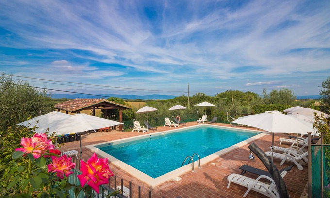 Casamaggiore Apartment | Madone E, apartment in agriturismo. Pool, WiFi, tennis