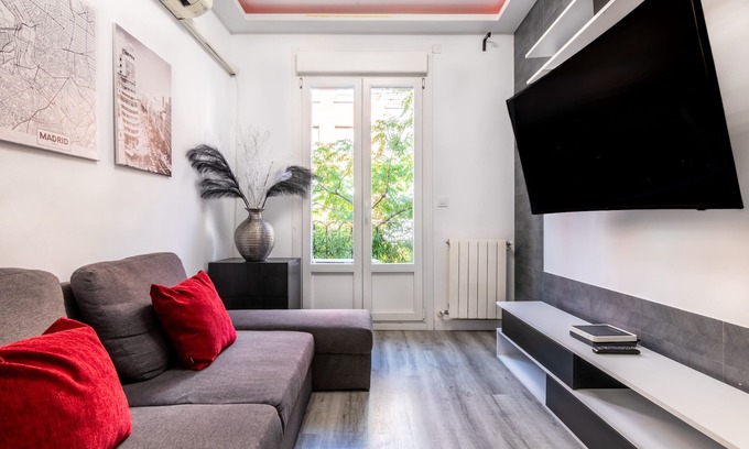 Bellas Vistas Apartment | Madrid Cozy & Minimal Seasonal