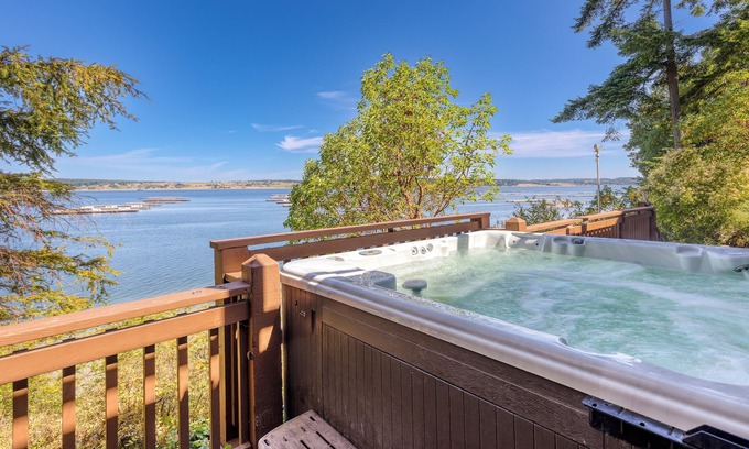 Coupeville House | Madrona Beach House - Private Beach | Hot Tub