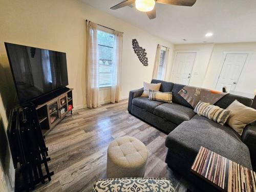 North Charleston House | Madrona's Cottage A