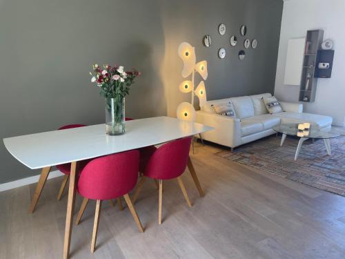 Jean-Medecin Apartment | Magenta MaMa - Comfort & Charm in Nice Carré d'Or - Near beach