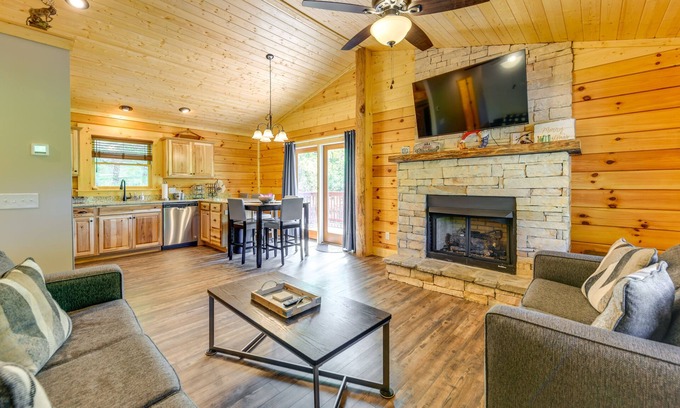 Maggie Valley Cabin | Maggie Valley Cabin 4 Mi to Cataloochee Ski Area!