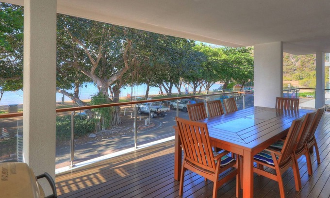 Horseshoe Bay Apartment | Maggies Beachfront Apt. 3