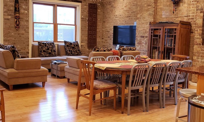 River North Apartment | Magic Factory Loft 3East 4 Bd/4 Ba Families Groups