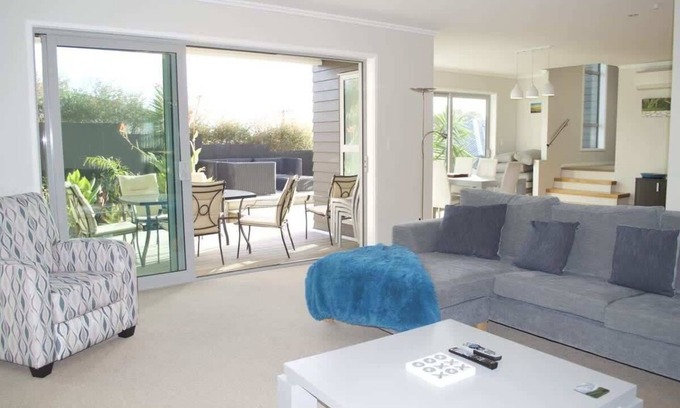 New Plymouth House | Magic on Molesworth - Prime CBD Location