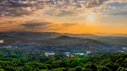 Skyland House | Magic on the Hill by Carolina Mornings