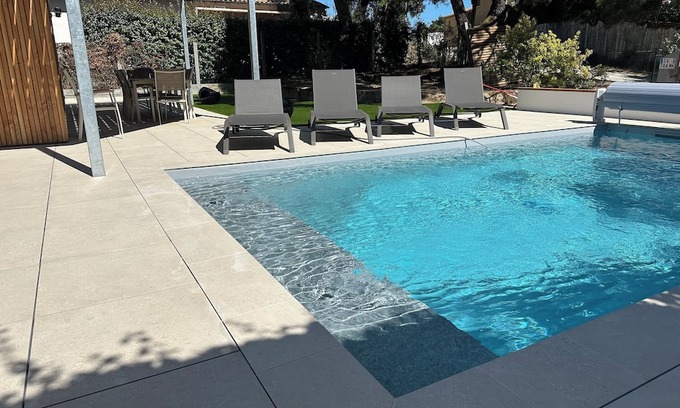 Saint-Georges-de-Didonne Villa | Magnificent VILLA 220 m² - 14 persons - heated swimming pool - parking lot