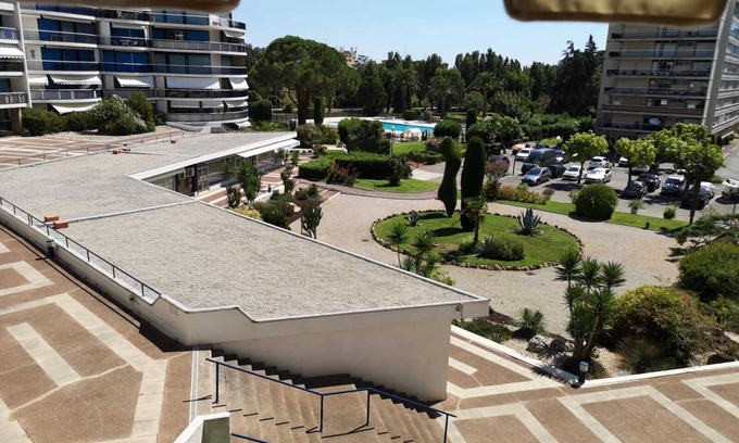 Mandelieu-La-Napoule Apartment | Magnificent 3-room apartment close to the sea, swimming pool, beach, shops all within walking distance