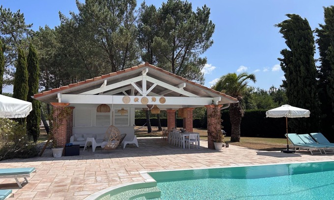 Linxe House | Magnificent 300 m2 property with swimming pool, SPA and outbuildings on 14,000 m2.