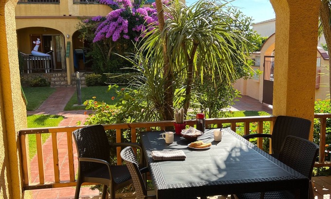 L'Escala Apartment | Magnificent apt. with terrace, solarium, barbecue, own wifi, a/c and swimming pool.