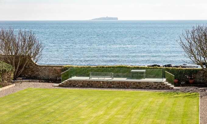 Anstruther Cottage | Magnificent Beach Front House - sleeping 10 in five bedrooms