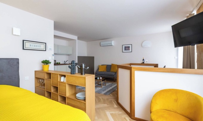 Hotel de Ville - Quinconces Apartment | Magnificent Bordeaux studio in beautiful stone in the heart of the city
