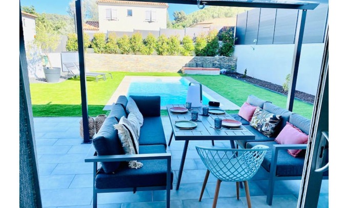 Peypin Villa | Magnificent Contemporary Villa with Swimming Pool