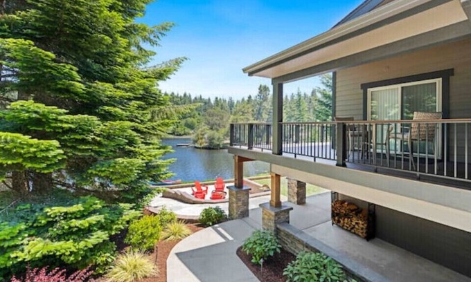 Saunders Lake House | Magnificent Estate on Saunders Lake Next To Dunes!
