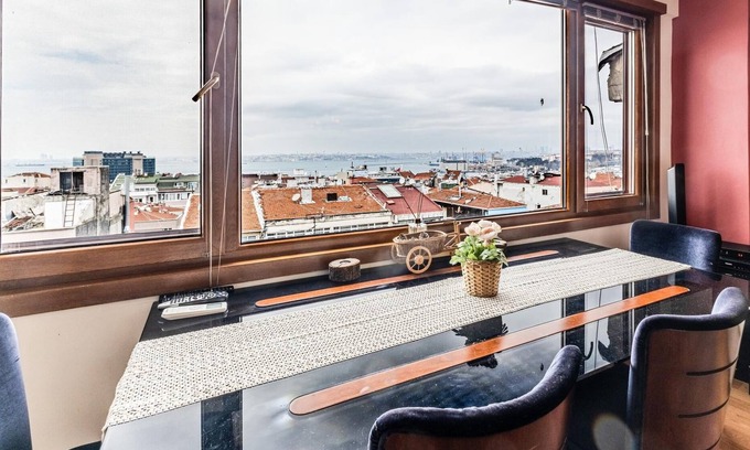 Moda Apartment | Magnificent Flat with Sea View in Kadikoy