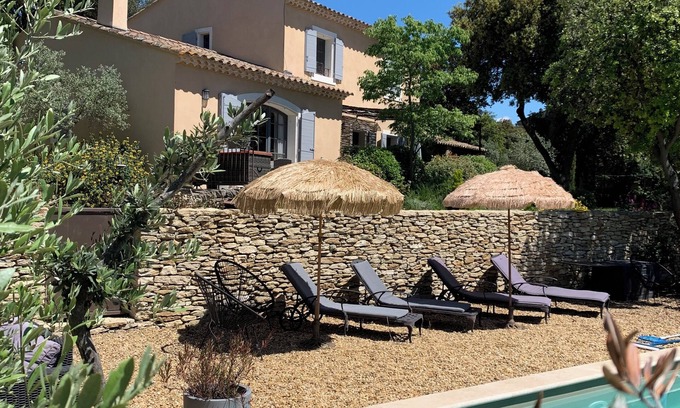 L'Isle-sur-la-Sorgue Villa | Magnificent property with view, classified 4* as a furnished holiday home for 2025