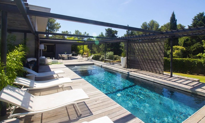 Saint-Gely-du-Fesc Villa | Magnificent architect-designed villa overlooking the Pic-Saint-Loup mountains