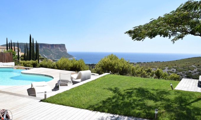 Cassis House | Magnificent luxury villa overlooking Cap Canaillle