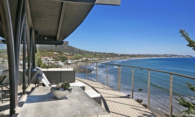 Western Malibu House | Magnificent Malibu Oceanfront Property