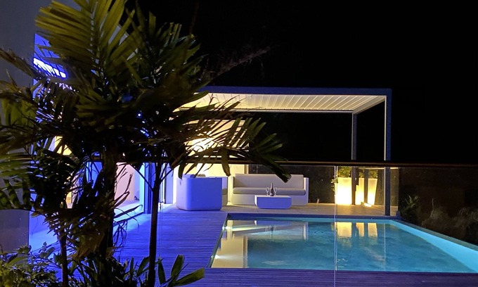 Le Moule House | Magnificent modern architect villa, sea view