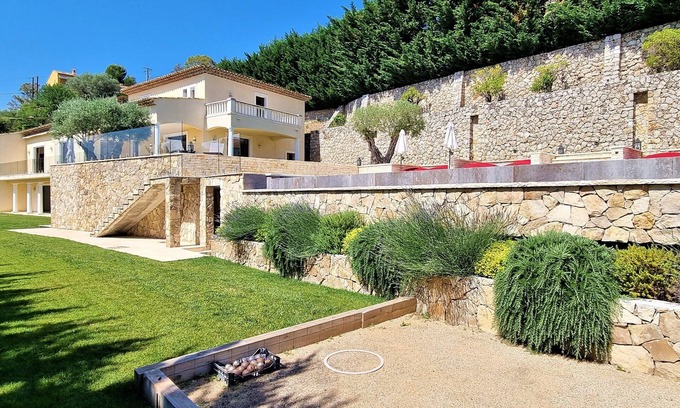 Cagnes-sur-Mer Villa | Magnificent property, 5 suites, 2 pools