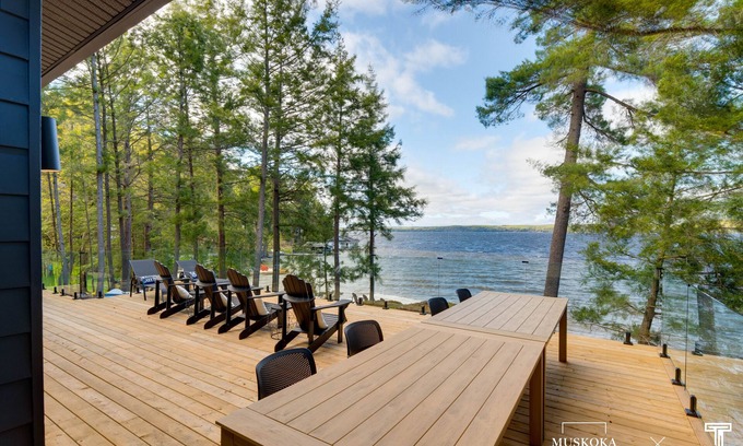 Minett House | Magnificent property, with private, gentle surroundings on Lake Rosseau.