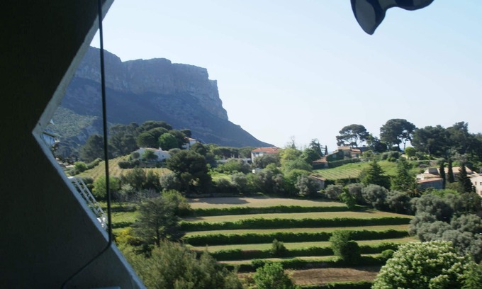 Cassis Apartment | Magnificent, quiet 4-star apartment in a wooded park overlooking the bay