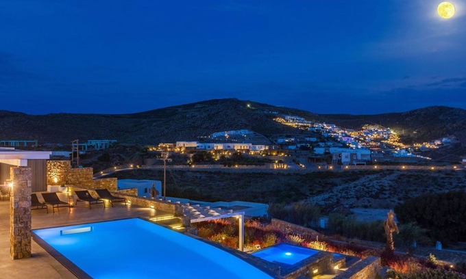 Elia House | Magnificent Villa for 14 persons, Gym, Pool, Close to Beach, Parking, Jacuzzi