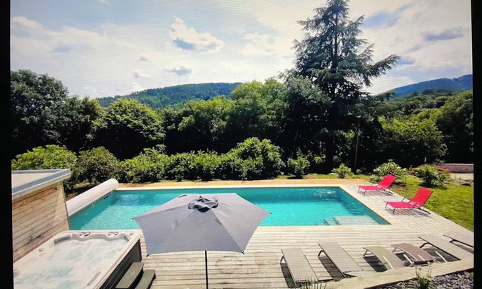 Chassiers House | Magnificent villa with outbuilding and unusual accommodation in the trees. Sleeps 10