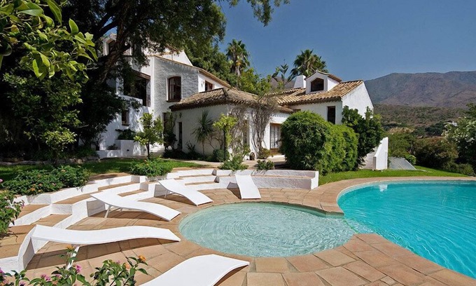Casares Villa | Magnificent villa with gardens and pool, near coast in Andalucia, Costa del Sol