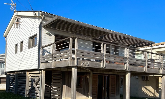Gruissan Plage Ski Chalet | Magnificent wooden chalet, sleeps 10 on 3 levels