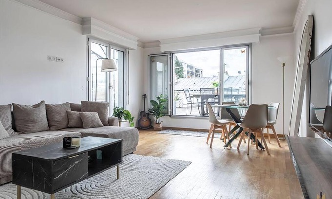 Quartier des Grandes-Carrieres Apartment | Magnificient Terrace 6 pers flat