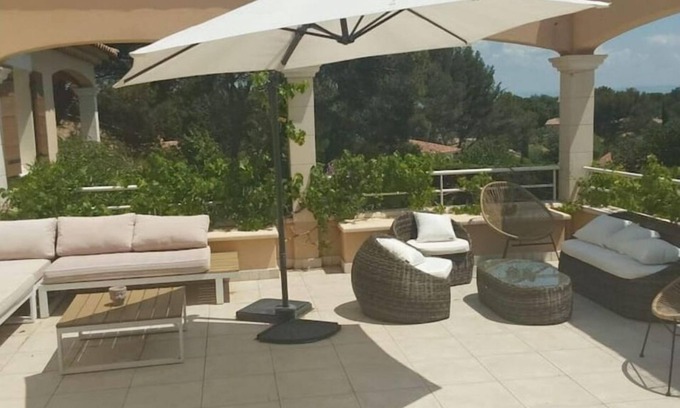 Les Hauts de Villeneuve Villa | Magnifique Villa Piscine et Spa