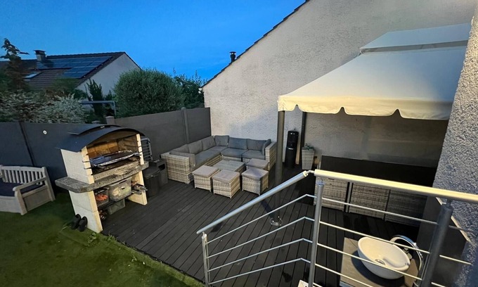 Jouy-le-Moutier House | Magnifique Maison Moderne