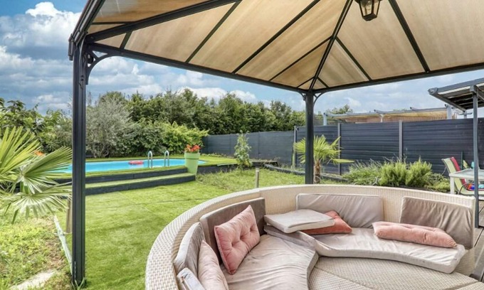 Cebazat House | Magnifique Maison, Entièrement Meublée Avec Piscine ,sauna