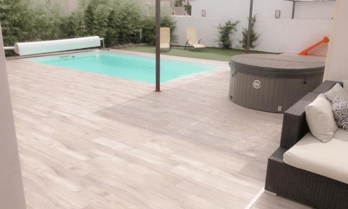 Verargues Villa | Magnifique villa avec Pool House piscine et jacuzzi