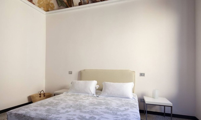 Lerici Apartment | Magnolia Apartment · Historic Seaview Apart. with free Priv. Parking