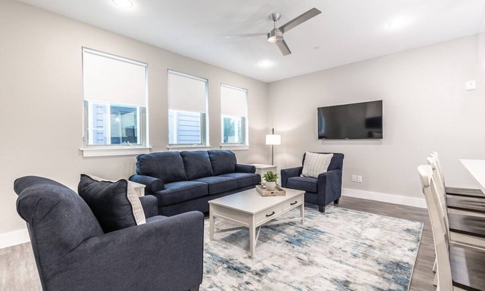 Fort Worth House | Magnolia District Modernism- Sleek 2-Bed Escape
