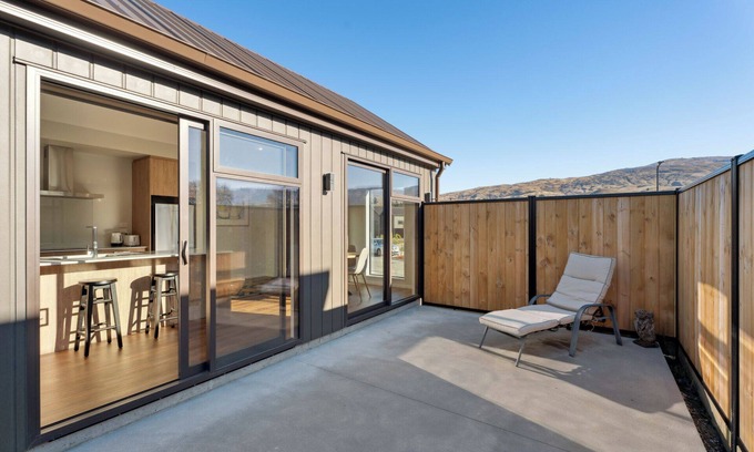 Lowburn House | Magnum Escape - Cromwell Holiday Home