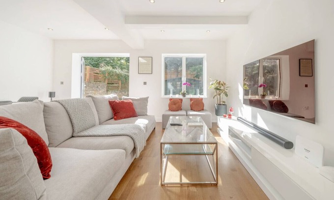 Maida Vale Apartment | Maida Vale Gem by Little Venice