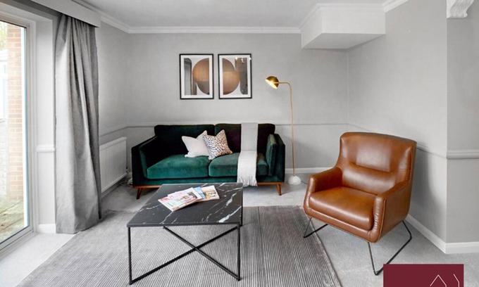 Bray on Thames House | Maidenhead - Garden, Pets Welcome, Parking