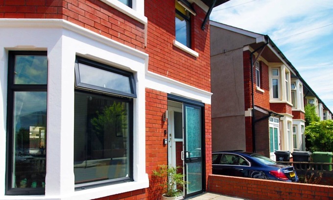 Cathays House | Maindy House - Entire House short walk to Cardiff City Centre + parking