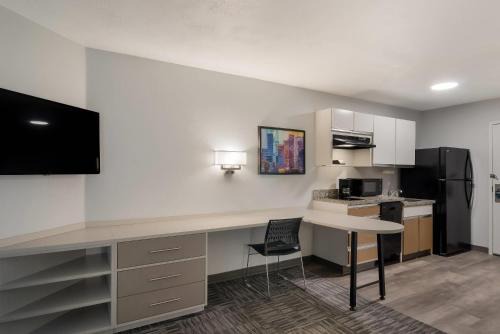 Centennial Hotel | MainStay Suites Denver Tech Center