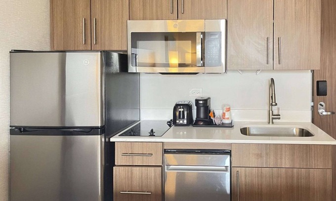 Oakbrook Terrace Hotel | MainStay Suites Oak Brook Terrace-Chicago