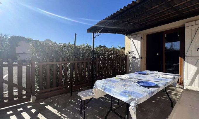 Gruissan Villa | Mais Studio mezz sleeps 4 GRUISSAN