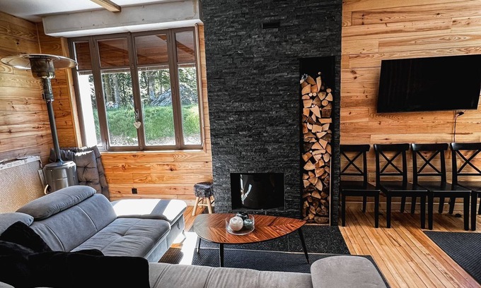 Saint-Nicolas-la-Chapelle House | Maison à la Montagne