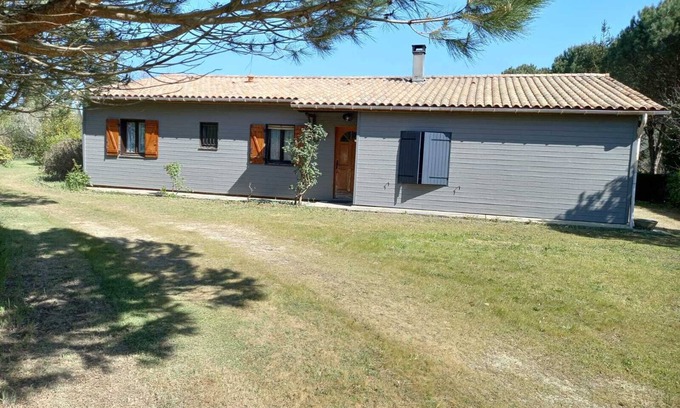 Sainte-Eulalie-en-Born Ski Chalet | Maison au Calme sur 3300 m² de Terrain Arboré, Avec Terrasse Couverte