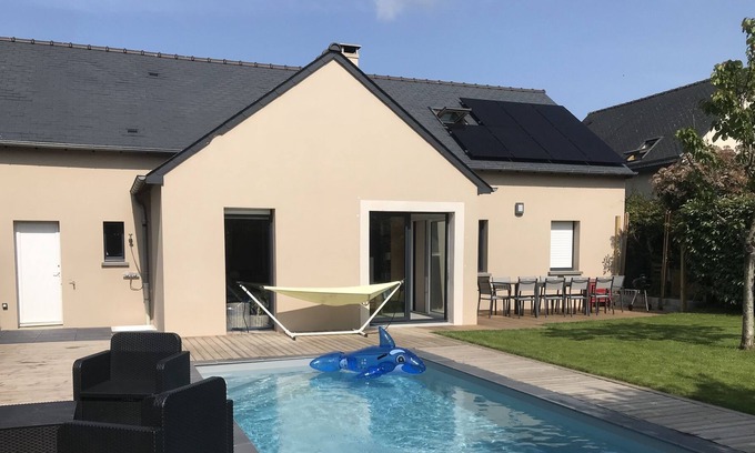 Le Minihic-sur-Rance House | Maison Avec Piscine Chauffée Bord de Rance Proche Dinard